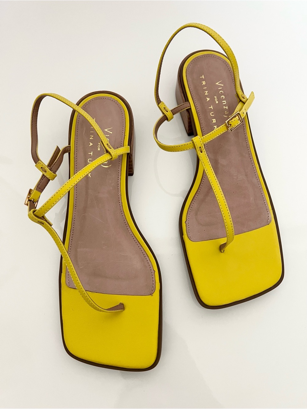Vicenza For Trina Turk Palm Springs T-Strap Sandals Low Block Heel Yellow US 8